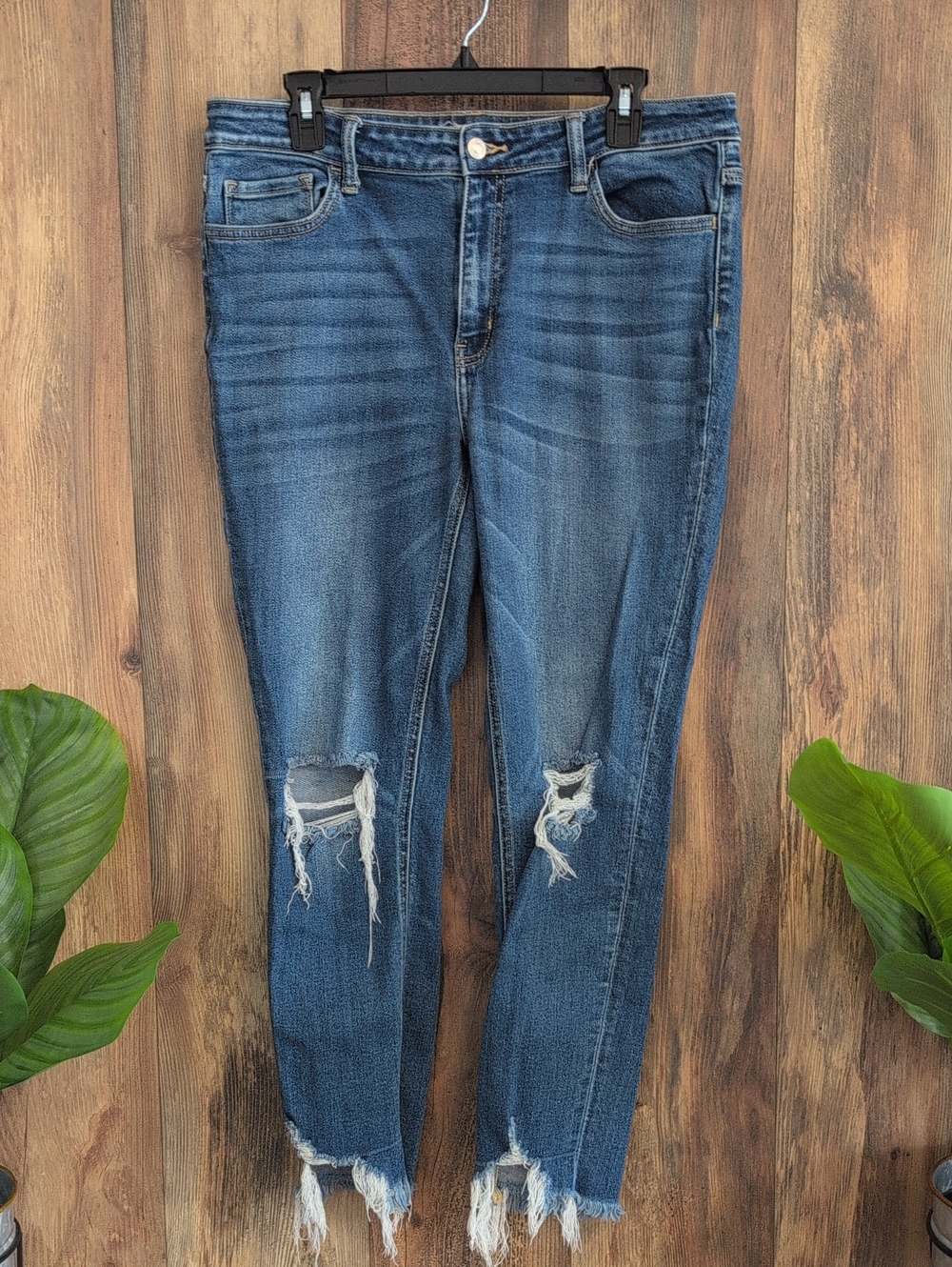 Altar'd State Distressed Dark Blue Ankle Crop Raw Hem Jeans 32         T227